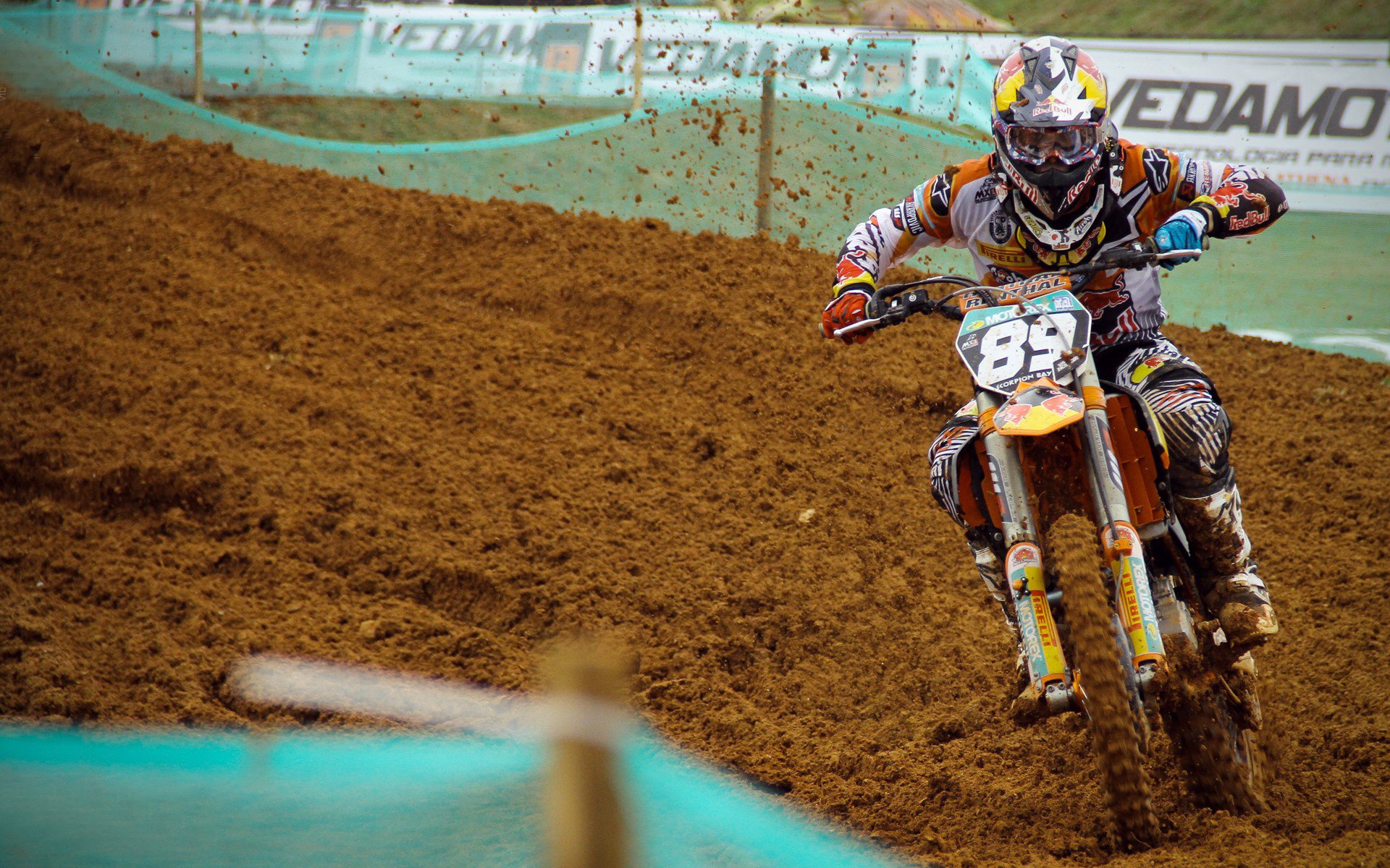 德甲争冠白热化，AC米兰淘汰赛过关，英格兰足球的启示